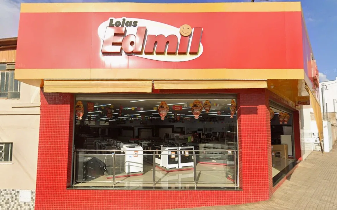 Fachada da Lojas Edmil em São Vicente de Minas